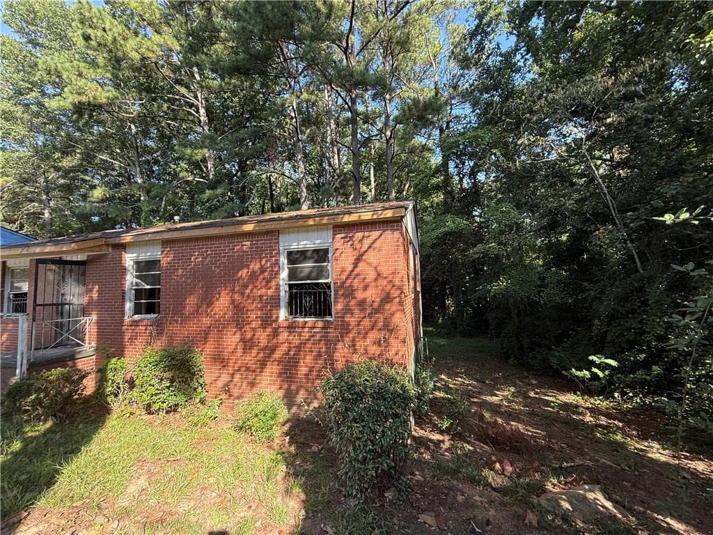 3 bedroom, 1 bathroom, 1,025 sq ft single family residence for sale at 264 NW Fairburn Rd NW, Atlanta, GA 30331 — photo 4