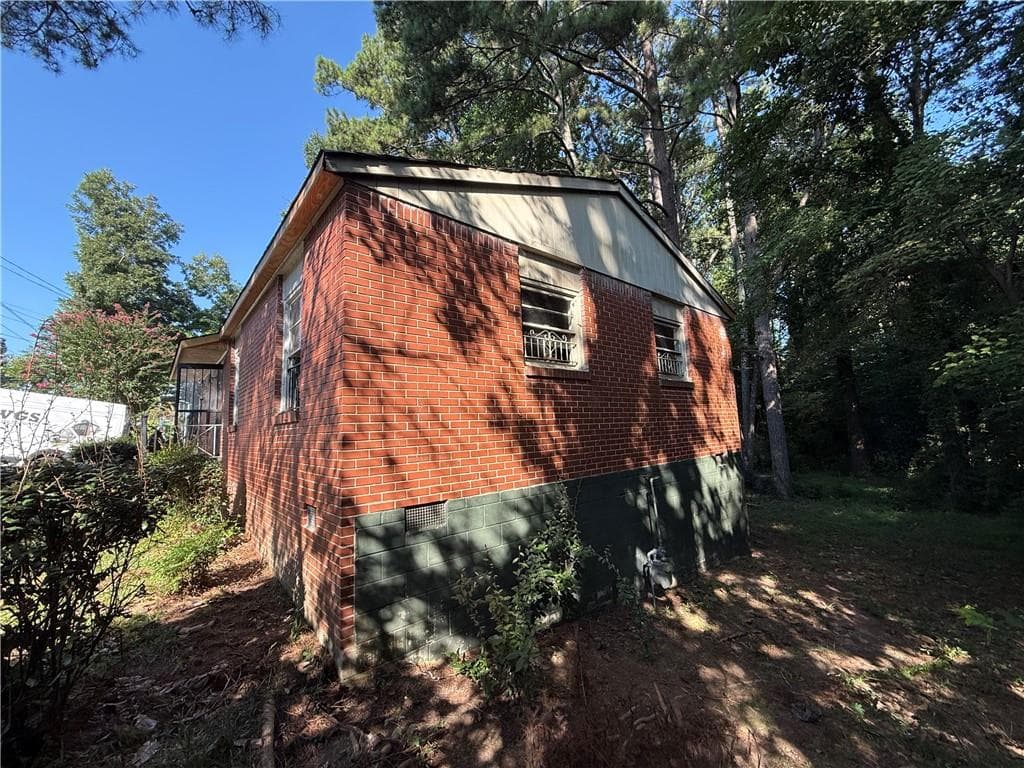 3 bedroom, 1 bathroom, 1,025 sq ft single family residence for sale at 264 NW Fairburn Rd NW, Atlanta, GA 30331 — photo 5