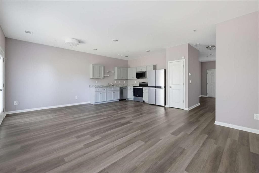 3 bedroom, 3 bathroom, 1,589 sq ft townhouse for sale at 1918 Millstream Hollow, Conyers, GA 30012 — photo 7