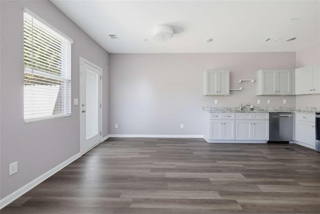 3 bedroom, 3 bathroom, 1,589 sq ft townhouse for sale at 1918 Millstream Hollow, Conyers, GA 30012 — photo 8