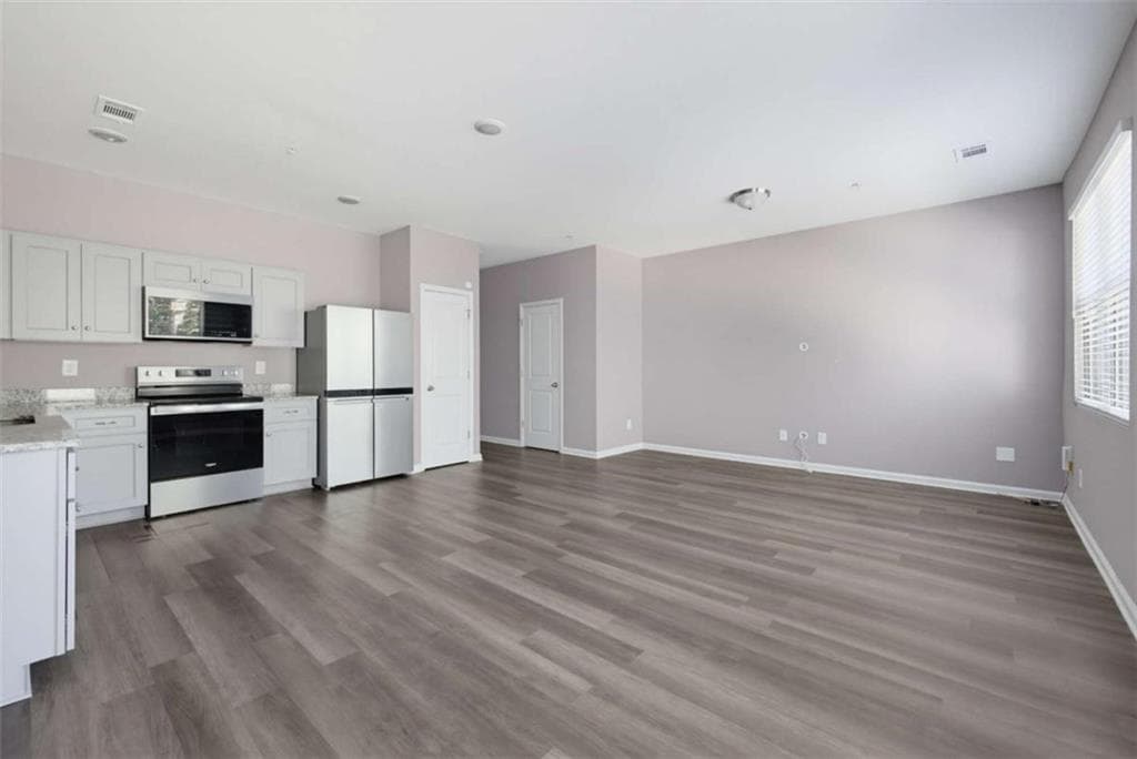 3 bedroom, 3 bathroom, 1,589 sq ft townhouse for sale at 1918 Millstream Hollow, Conyers, GA 30012 — photo 9