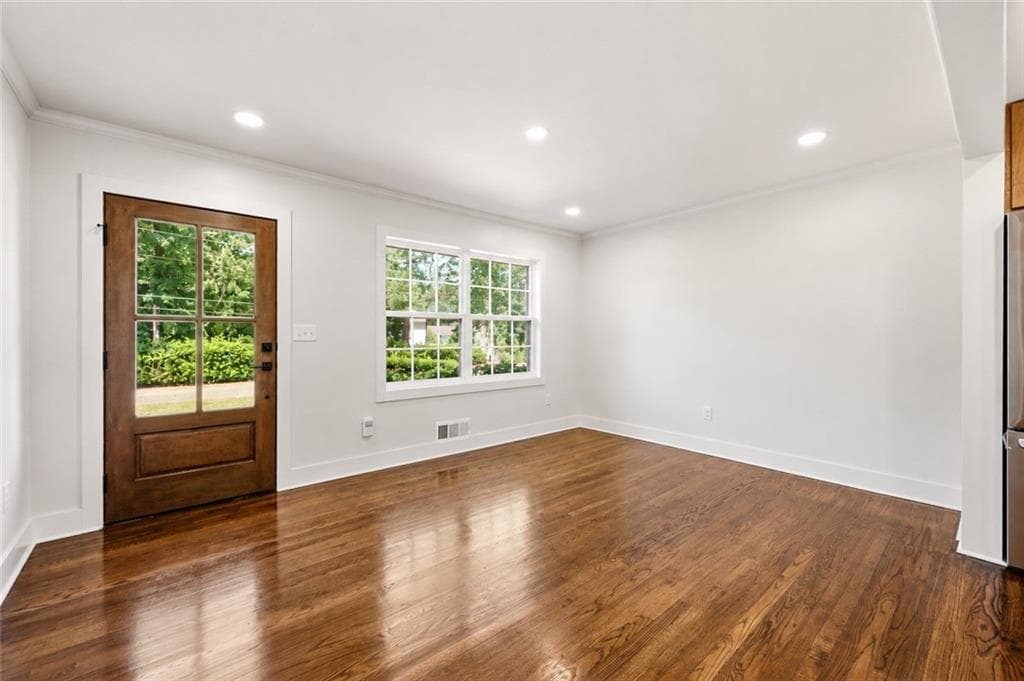 3 bedroom, 2 bathroom, 1,196 sq ft single family residence under contract at 215 Valley Drive, Roswell, GA 30075 — photo 5