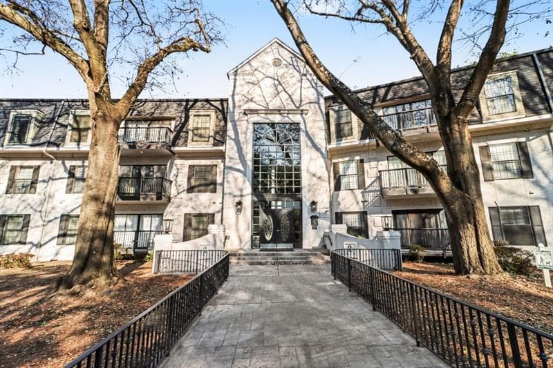 2 bedroom, 2 bathroom, 1,249 sq ft condominium for sale at 1202 Pine Heights, Atlanta, GA 30324 — photo 2