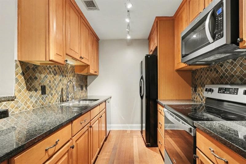 2 bedroom, 2 bathroom, 1,249 sq ft condominium for sale at 1202 Pine Heights, Atlanta, GA 30324 — photo 3