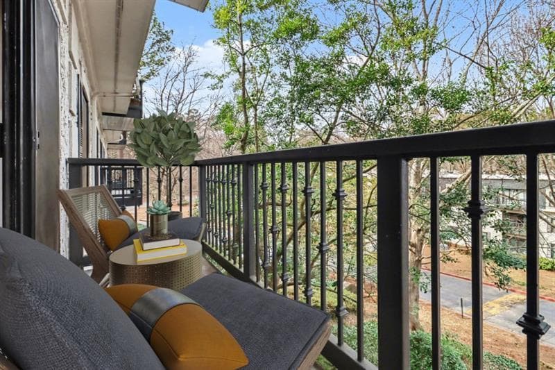2 bedroom, 2 bathroom, 1,249 sq ft condominium for sale at 1202 Pine Heights, Atlanta, GA 30324 — photo 6