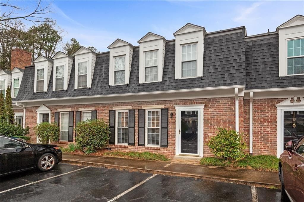 2 bedroom, 3 bathroom, 1,320 sq ft townhouse for sale at 12 Surry County Place NW, Atlanta, GA 30318 — photo 2