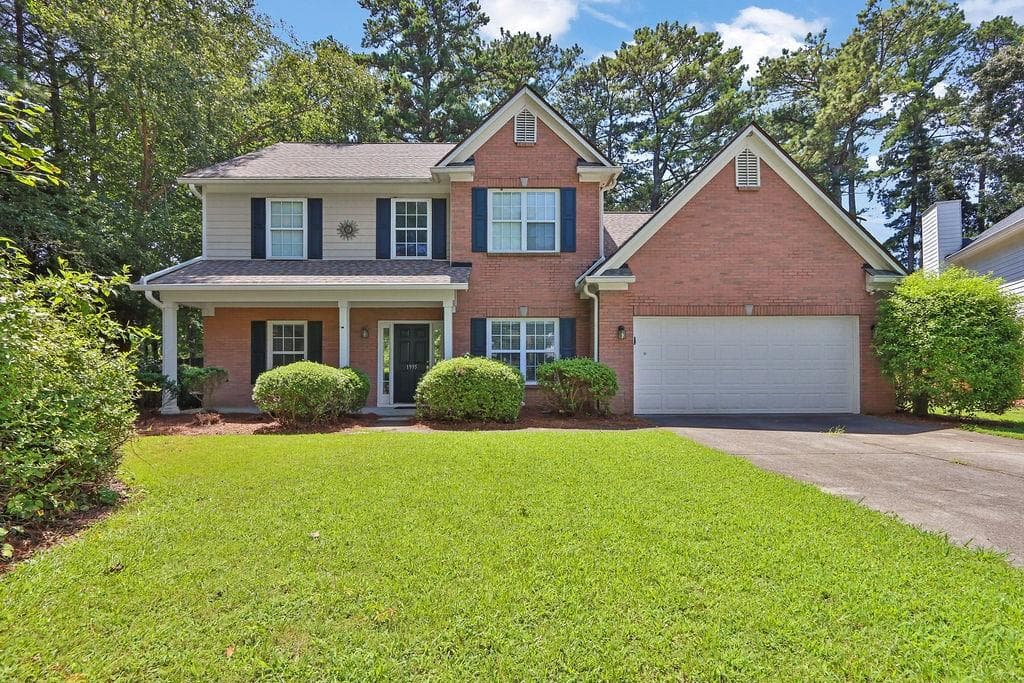 4 bedroom, 3 bathroom, 2,936 sq ft single family residence for sale at 1955 Fairway Close Terrace, Lawrenceville, GA 30043 — photo 1 of 28