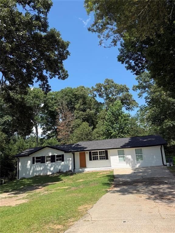 4 bedroom, 3 bathroom, 2,796 sq ft single family residence under contract at 3420 Nina Court, Douglasville, GA 30135 — photo 3