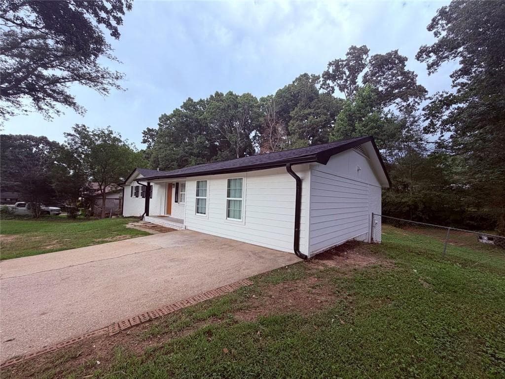 4 bedroom, 3 bathroom, 2,796 sq ft single family residence under contract at 3420 Nina Court, Douglasville, GA 30135 — photo 4