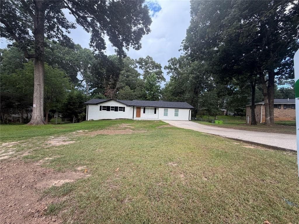 4 bedroom, 3 bathroom, 2,796 sq ft single family residence under contract at 3420 Nina Court, Douglasville, GA 30135 — photo 6