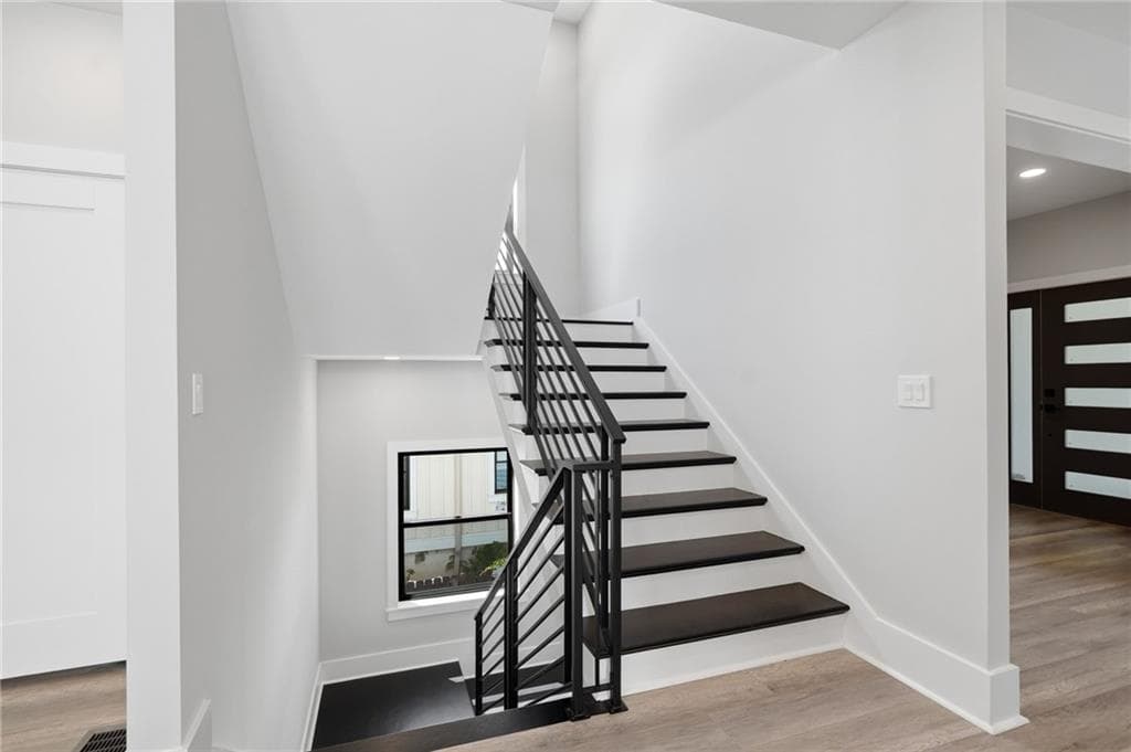 3 bedroom, 6 bathroom, 4,600 sq ft single family residence for sale at 415 Westside Drive, Roswell, GA 30075 — photo 7