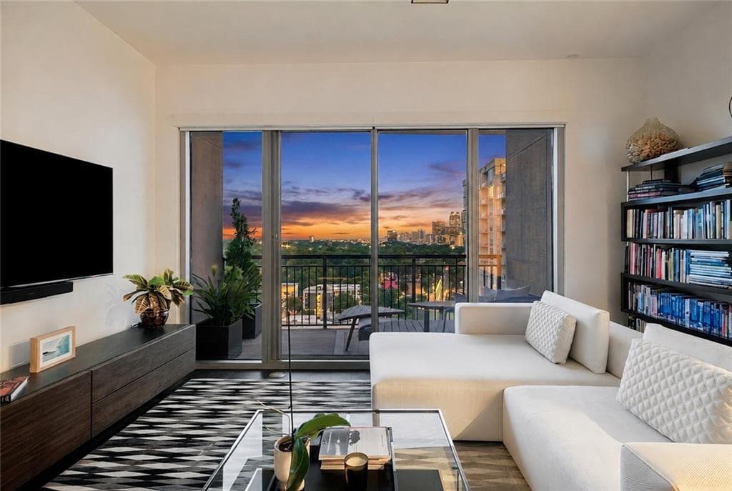 1 bedroom, 1 bathroom, 1,020 sq ft condominium for sale at 222 12th Street 2105, Atlanta, GA 30309