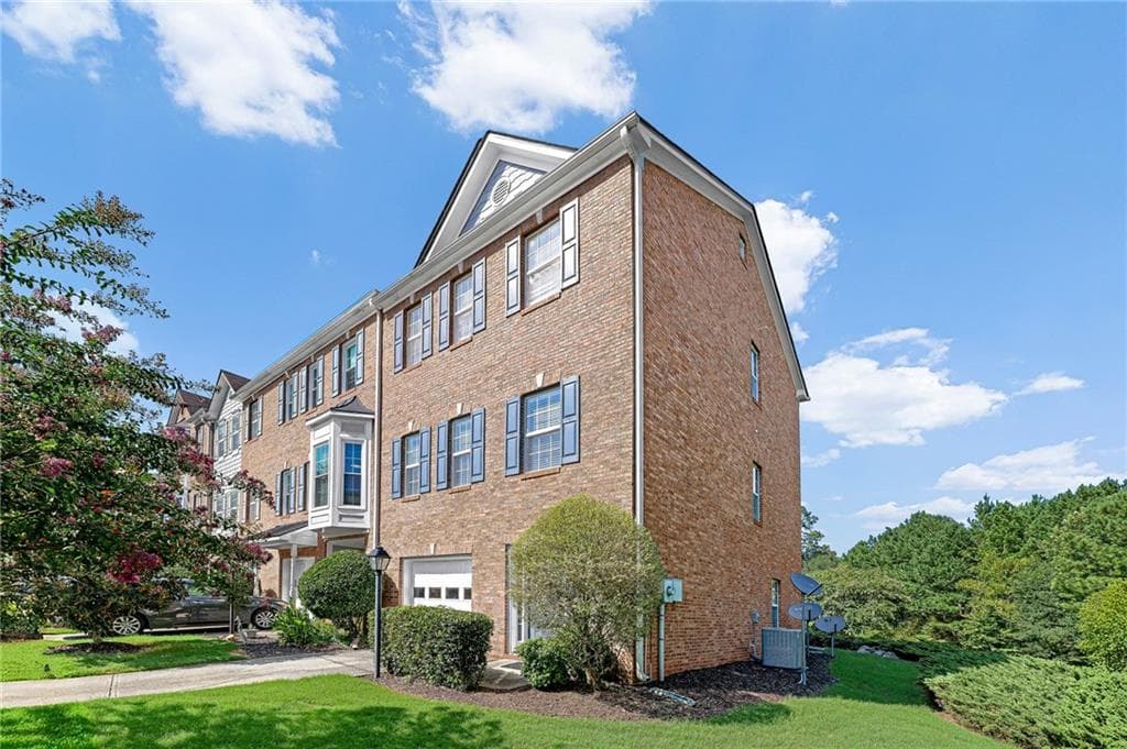 3 bedroom, 4 bathroom, 1,646 sq ft townhouse for sale at 2209 Mill Garden Place, Buford, GA 30519 — photo 3