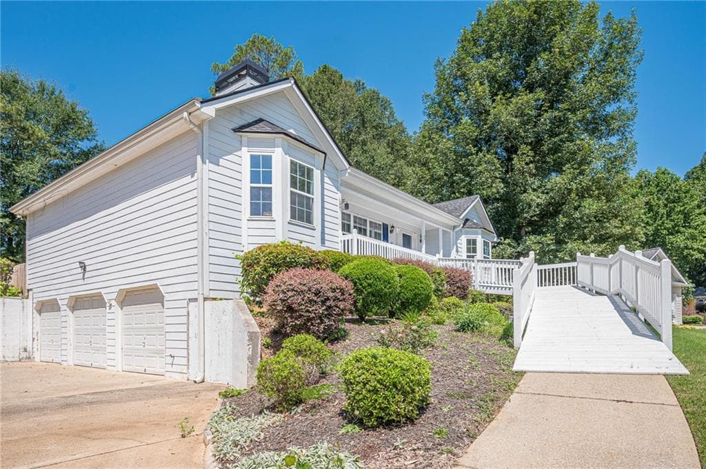 3 bedroom, 2 bathroom, 3,696 sq ft single family residence under contract at 73 Cross Pointe Court, Hiram, GA 30141 — photo 6