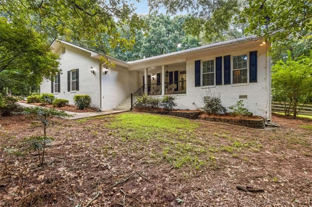 3 bedroom, 2 bathroom, 2,079 sq ft single family residence for sale at 406 Hidden Lakes Trail, Jefferson, GA 30549 — photo 2
