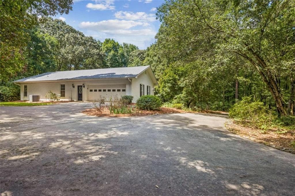 3 bedroom, 2 bathroom, 2,079 sq ft single family residence for sale at 406 Hidden Lakes Trail, Jefferson, GA 30549 — photo 5