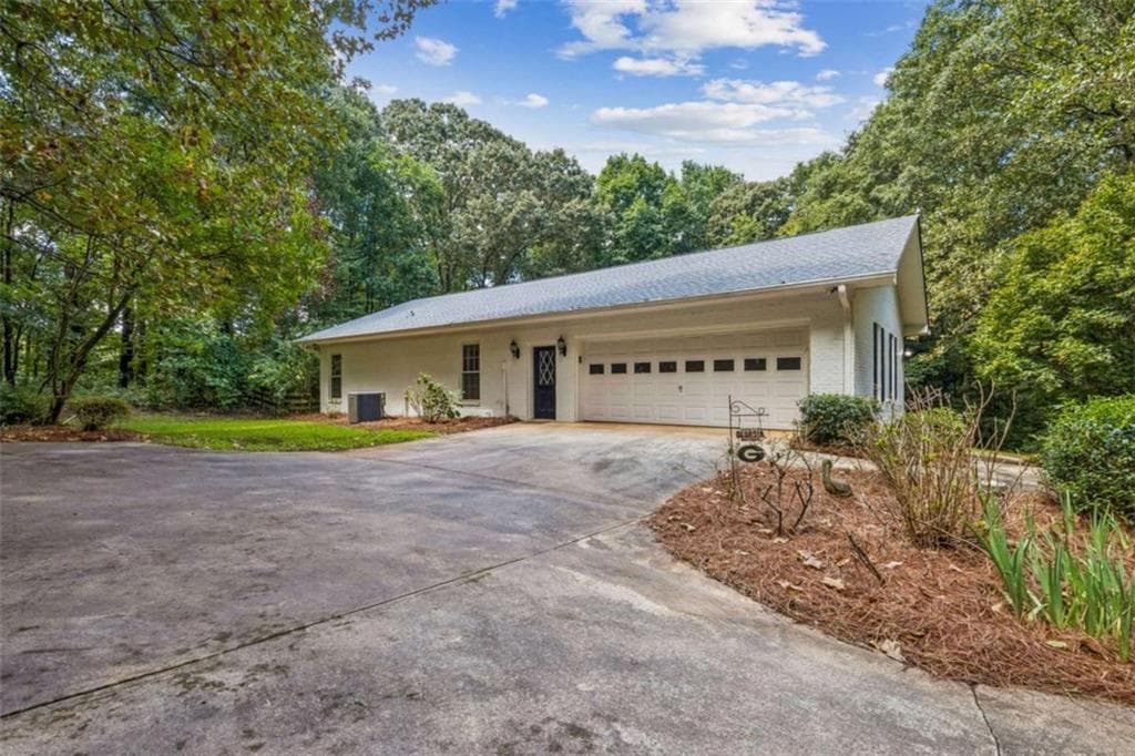 3 bedroom, 2 bathroom, 2,079 sq ft single family residence for sale at 406 Hidden Lakes Trail, Jefferson, GA 30549 — photo 6