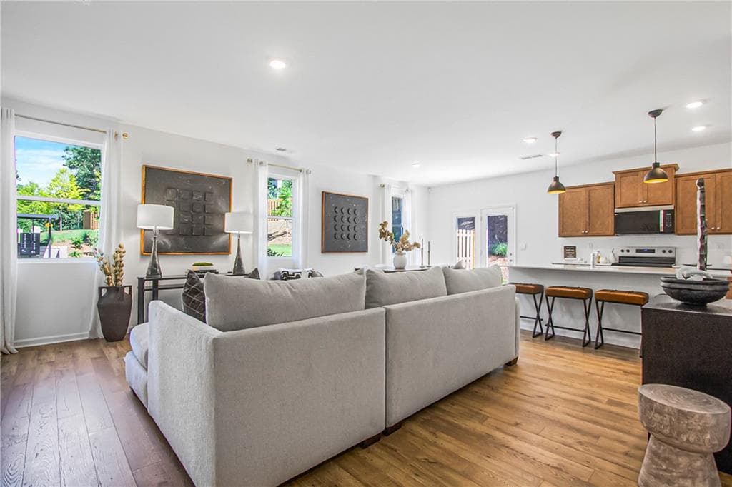 3 bedroom, 3 bathroom, 1,940 sq ft townhouse under contract at 3570 Matthew Court, Decatur, GA 30034 — photo 4