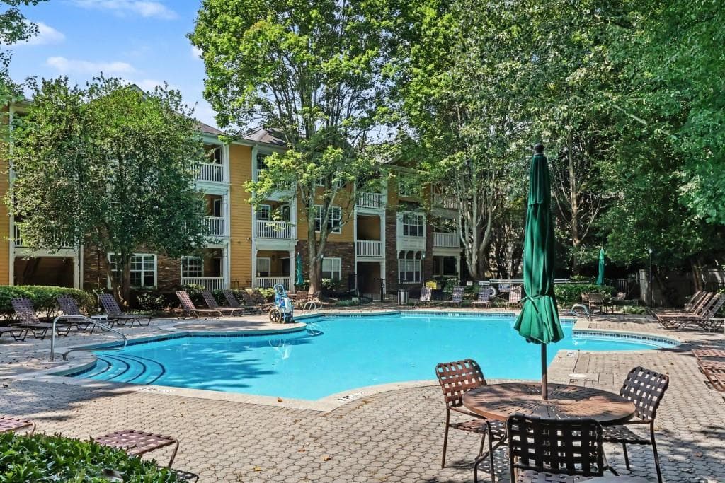 1 bedroom, 1 bathroom, 697 sq ft condominium under contract at 121 Bentley Place, Tucker, GA 30084 — photo 6
