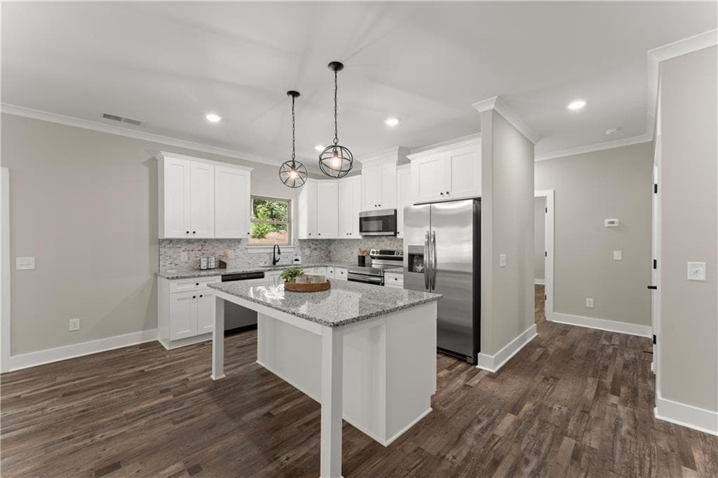 4 bedroom, 3 bathroom, 2,028 sq ft single family residence under contract at 1367 Old Shoal Creek Trail, Canton, GA 30114 — photo 3