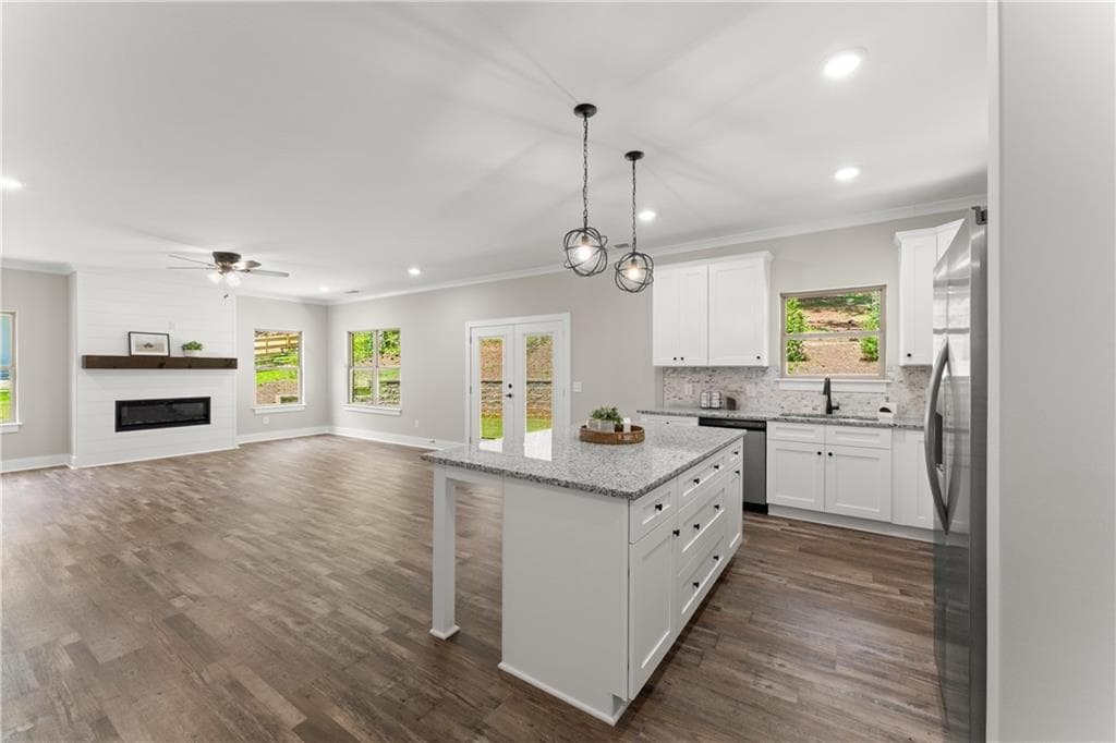 4 bedroom, 3 bathroom, 2,028 sq ft single family residence under contract at 1367 Old Shoal Creek Trail, Canton, GA 30114 — photo 4