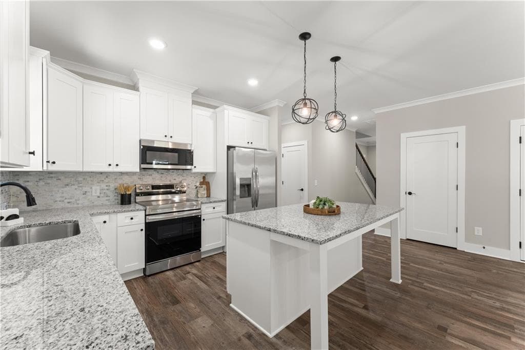 4 bedroom, 3 bathroom, 2,028 sq ft single family residence under contract at 1367 Old Shoal Creek Trail, Canton, GA 30114 — photo 5