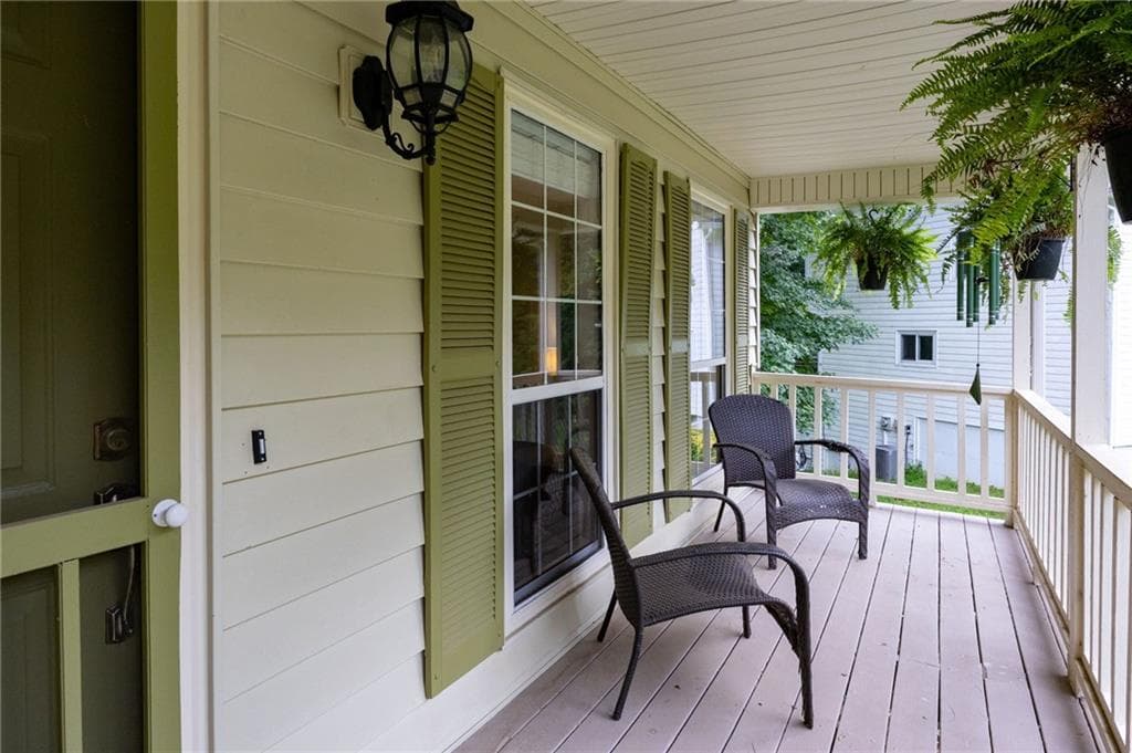 3 bedroom, 3 bathroom, 2,024 sq ft single family residence under contract at 2397 June Springs Drive, Marietta, GA 30008 — photo 3