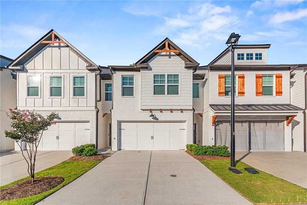 3 bedroom, 3 bathroom, 1,829 sq ft townhouse for sale at 487 Auburn Valley Way 186, Auburn, GA 30011 — photo 2