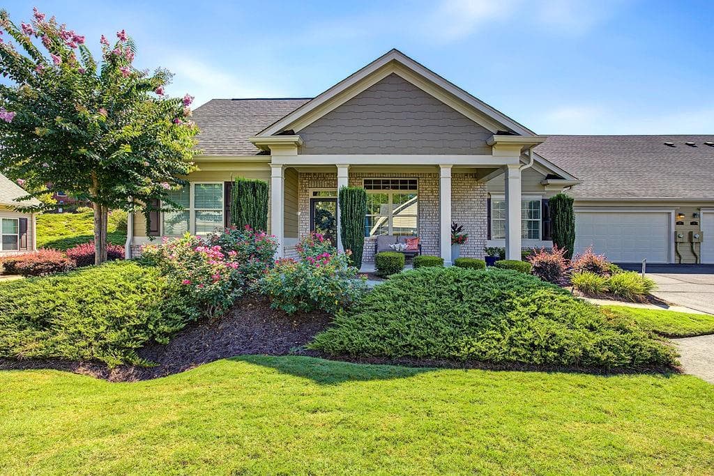 2 bedroom, 2 bathroom, 1,778 sq ft condominium under contract at 243 Orchards Circle, Woodstock, GA 30188 — photo 2