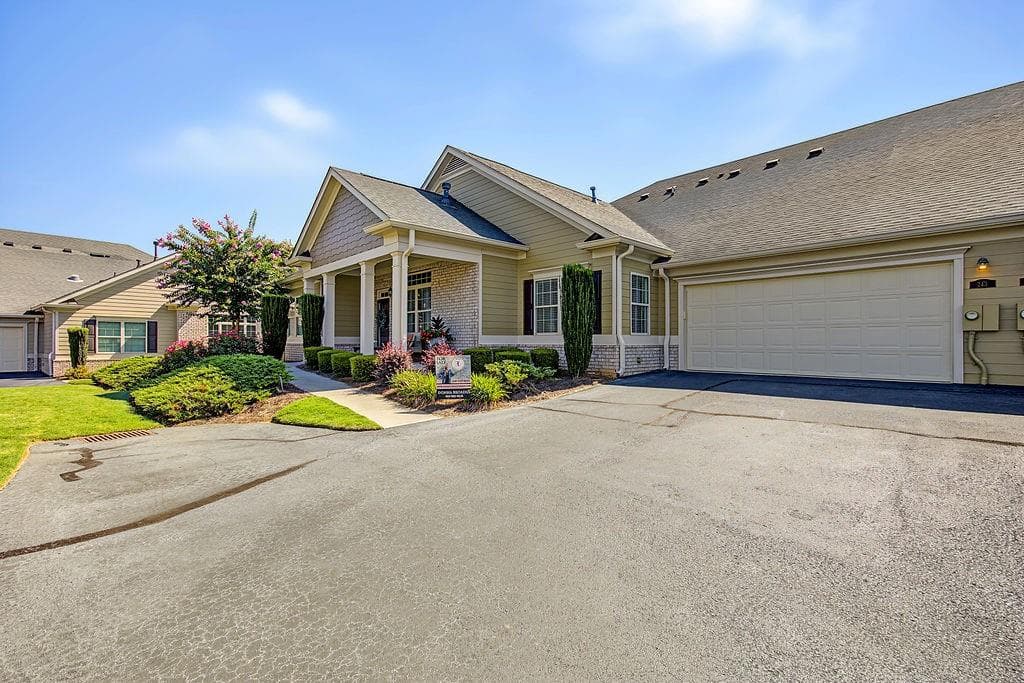 2 bedroom, 2 bathroom, 1,778 sq ft condominium under contract at 243 Orchards Circle, Woodstock, GA 30188 — photo 3