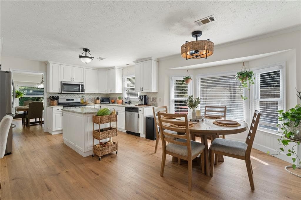 4 bedroom, 3 bathroom, 3,193 sq ft single family residence for sale at 3525 Rock Falls Drive, Snellville, GA 30039 — photo 6