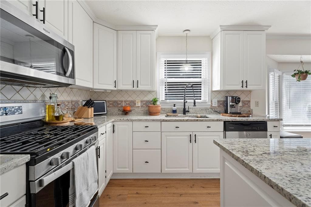 4 bedroom, 3 bathroom, 3,193 sq ft single family residence for sale at 3525 Rock Falls Drive, Snellville, GA 30039 — photo 9