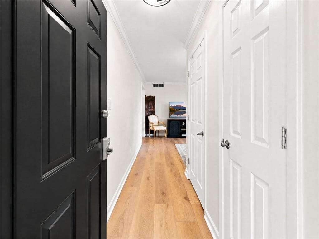 2 bedroom, 2 bathroom, 1,240 sq ft condominium for sale at 1003 Canyon Point Circle, Roswell, GA 30076 — photo 2