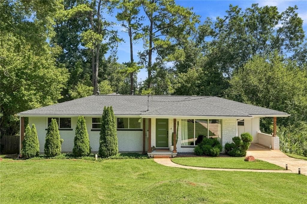 5 bedroom, 3 bathroom, 2,570 sq ft single family residence for sale at 2934 Lynda Place, Decatur, GA 30032