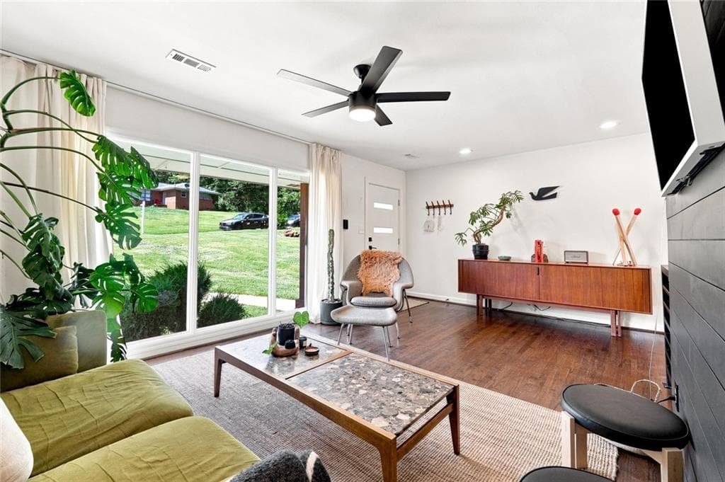 5 bedroom, 3 bathroom, 2,570 sq ft single family residence for sale at 2934 Lynda Place, Decatur, GA 30032 — photo 10