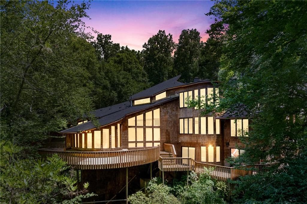 5 bedroom, 6 bathroom, 8,250 sq ft single family residence for sale at 120 Laurel Drive, Atlanta, GA 30342 — photo 2