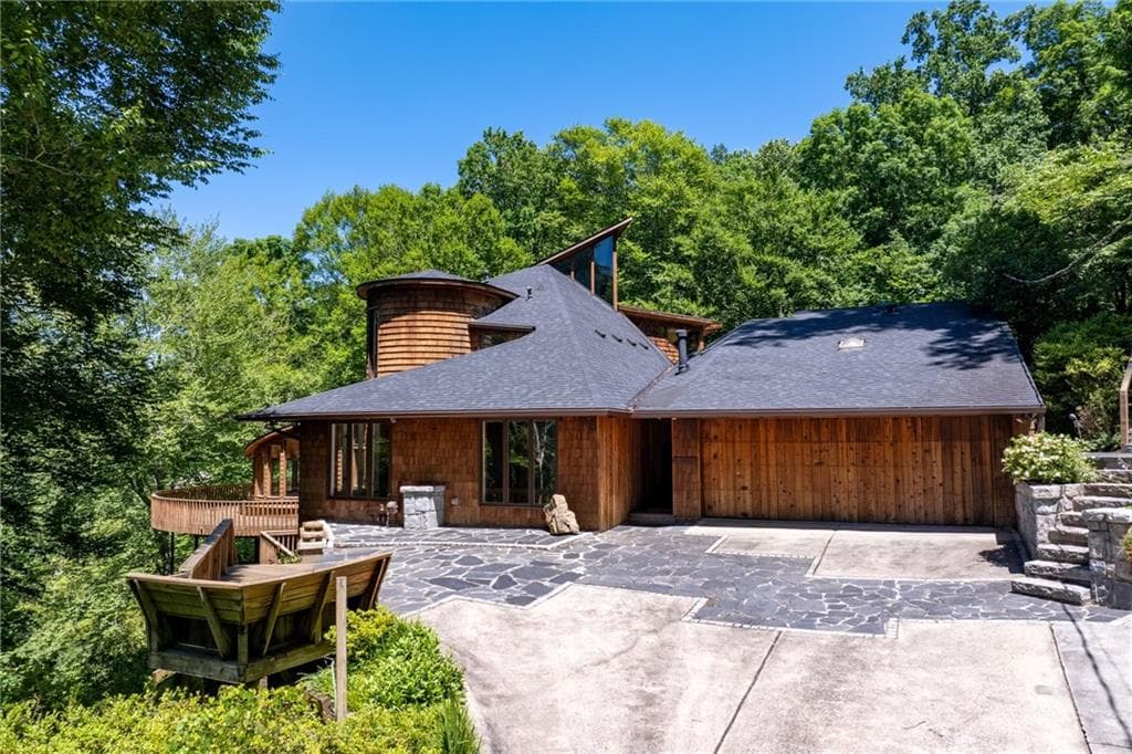 5 bedroom, 6 bathroom, 8,250 sq ft single family residence for sale at 120 Laurel Drive, Atlanta, GA 30342 — photo 3