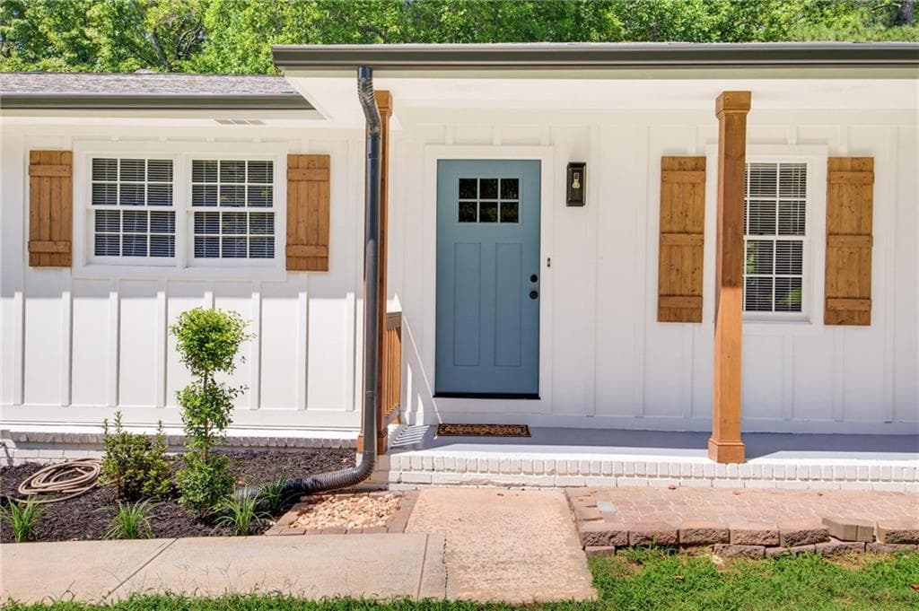 4 bedroom, 3 bathroom, 2,182 sq ft single family residence for sale at 3343 Corral Drive, Marietta, GA 30066 — photo 3