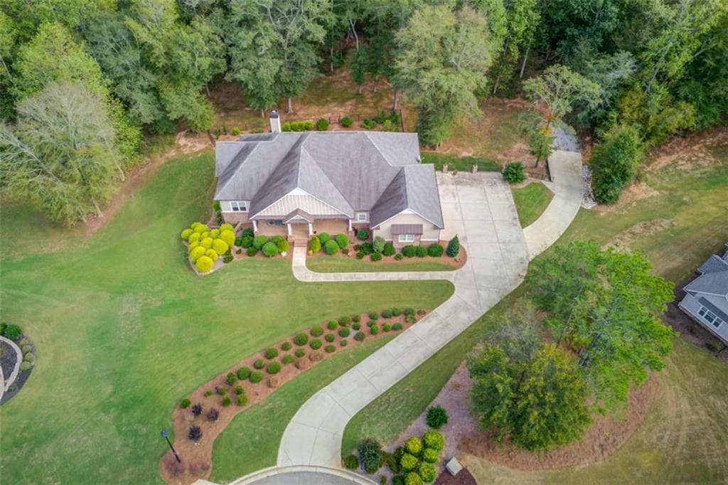 5 bedroom, 4 bathroom, 5,554 sq ft single family residence for sale at 624 Skyland Drive, Hoschton, GA 30548 — photo 2