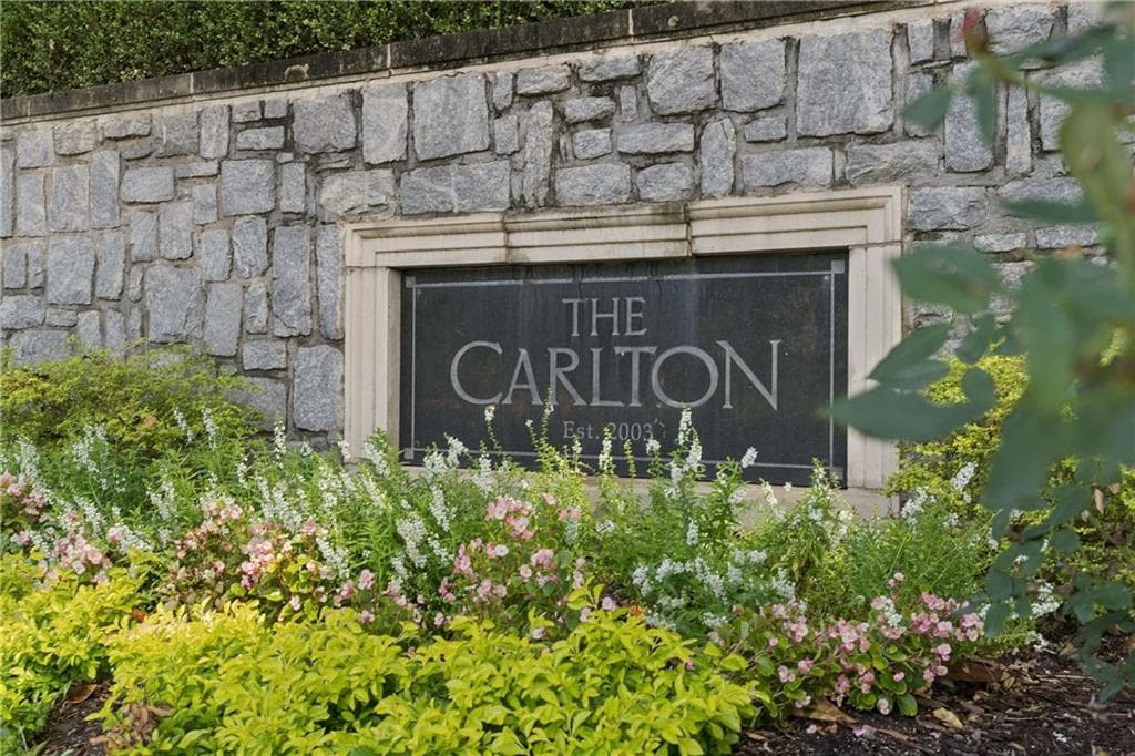 2 bedroom, 2 bathroom, 1,275 sq ft condominium for sale at 828 Highland Lane 2106, Atlanta, GA 30306 — photo 2