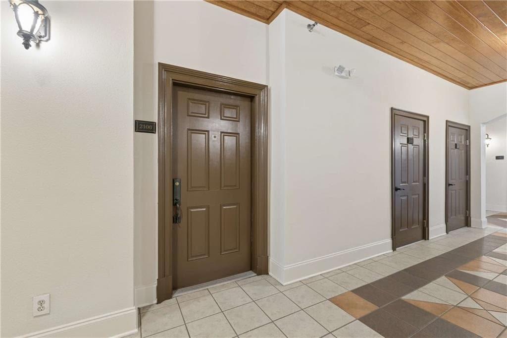 2 bedroom, 2 bathroom, 1,275 sq ft condominium for sale at 828 Highland Lane 2106, Atlanta, GA 30306 — photo 4