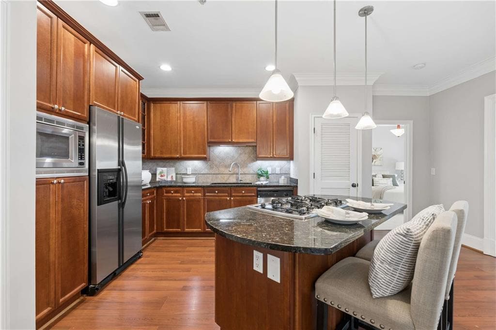 2 bedroom, 2 bathroom, 1,275 sq ft condominium for sale at 828 Highland Lane 2106, Atlanta, GA 30306 — photo 6