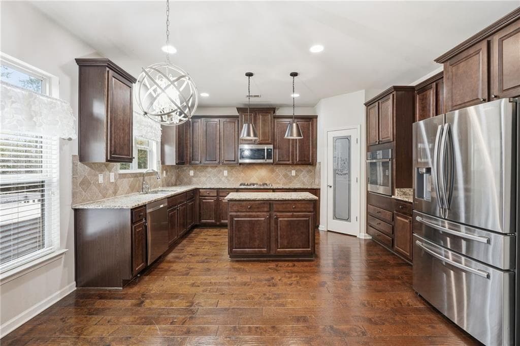 7 bedroom, 5 bathroom, 5,192 sq ft single family residence under contract at 12090 Centerra Drive, Hampton, GA 30228 — photo 9