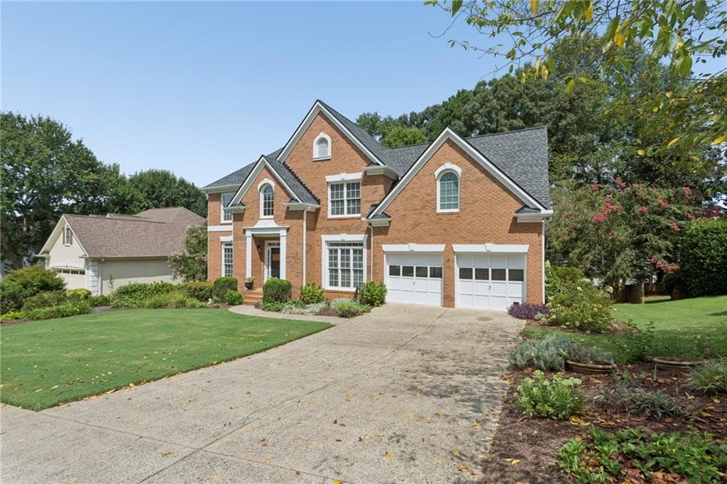 5 bedroom, 4 bathroom, 4,086 sq ft single family residence under contract at 1353 Crown Terrace, Marietta, GA 30062 — photo 4