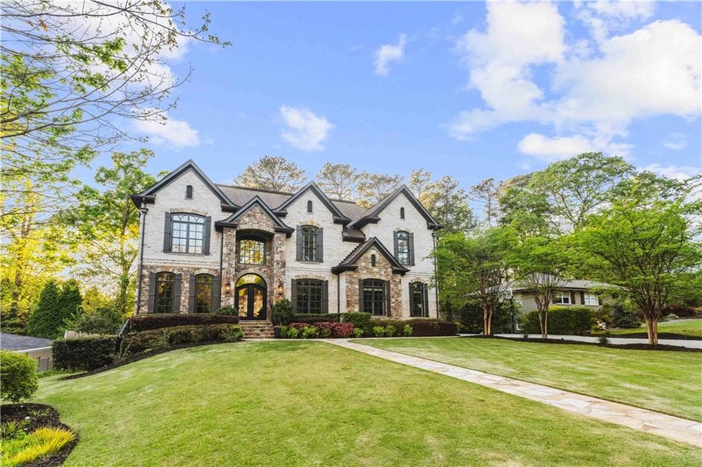 7 bedroom, 8 bathroom, 8,500 sq ft single family residence under contract at 1686 Montcliff Court, Decatur, GA 30033 — photo 2