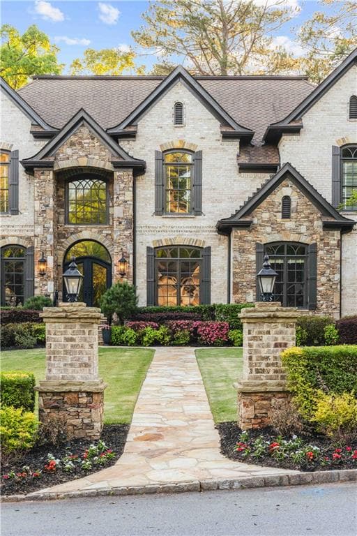 7 bedroom, 8 bathroom, 8,500 sq ft single family residence under contract at 1686 Montcliff Court, Decatur, GA 30033 — photo 5