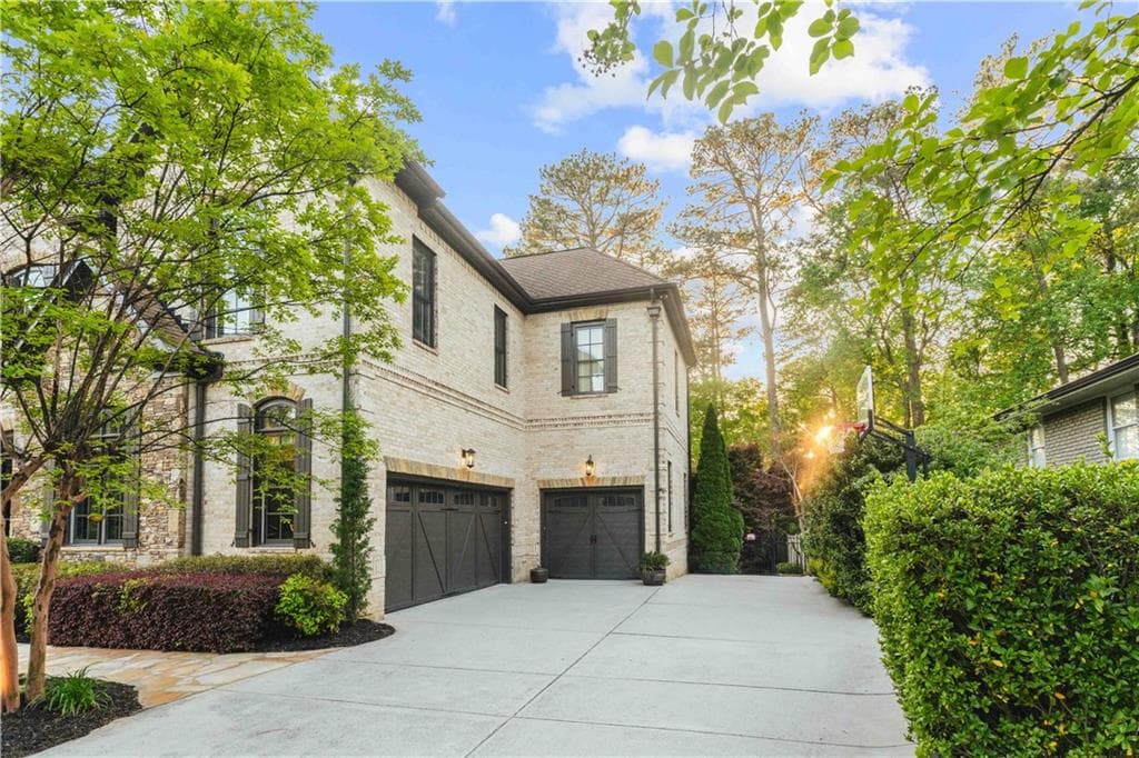 7 bedroom, 8 bathroom, 8,500 sq ft single family residence under contract at 1686 Montcliff Court, Decatur, GA 30033 — photo 3
