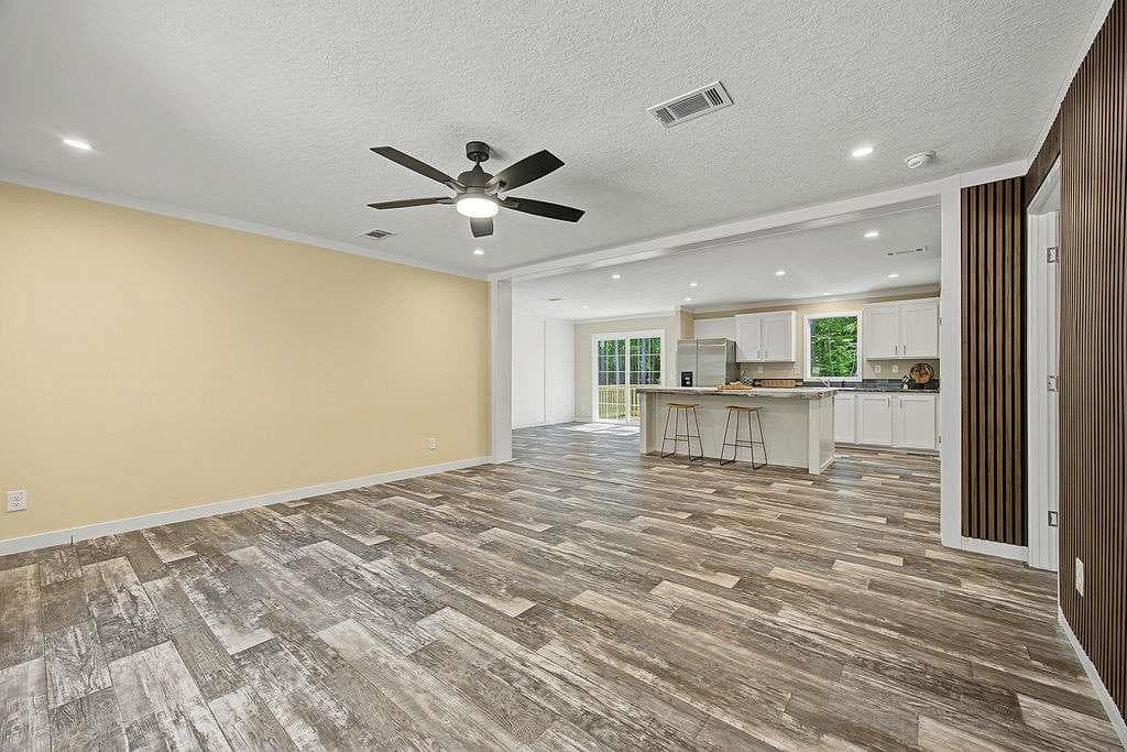 3 bedroom, 2 bathroom, 1,792 sq ft single family residence for sale at 140 B Lakeshore Drive, Eatonton, GA 31024 — photo 5