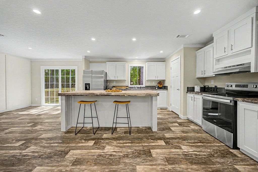 3 bedroom, 2 bathroom, 1,792 sq ft single family residence for sale at 140 B Lakeshore Drive, Eatonton, GA 31024 — photo 8