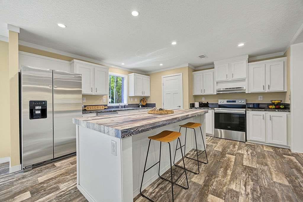 3 bedroom, 2 bathroom, 1,792 sq ft single family residence for sale at 140 B Lakeshore Drive, Eatonton, GA 31024 — photo 9
